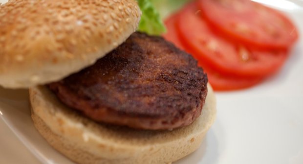 Zrodil se umělý hamburger z vypěstovaného masa