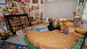 Tomu se říká posedlost: Spí v hamburgeru a postavil jim muzeum!