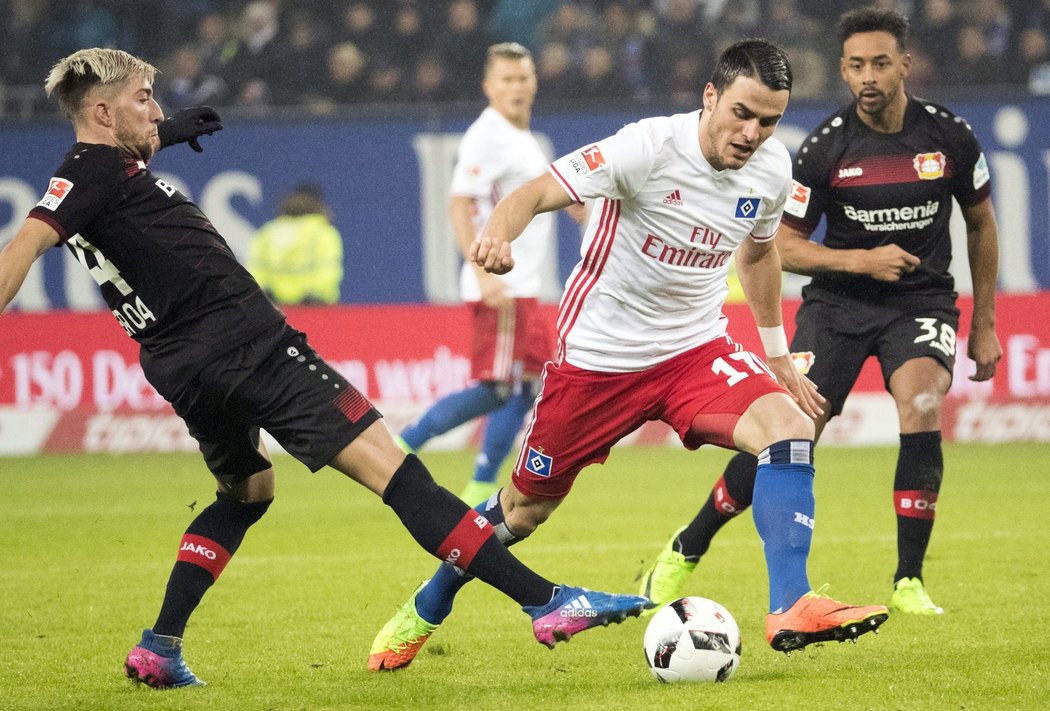 Fotbalisté Hamburku v německé lize poprvé v novém roce vyhráli. V utkání 19. kola doma zdolali Leverkusen 1:0 hlavičkou Papadopulose z 76. minuty.