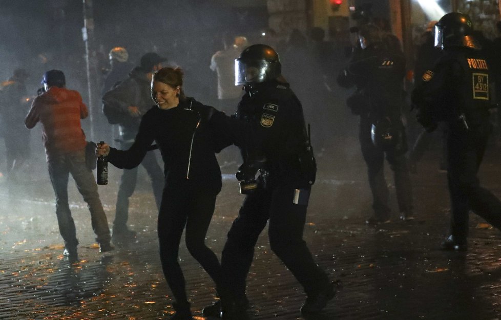 Protesty na summitu G20 v Hamburku