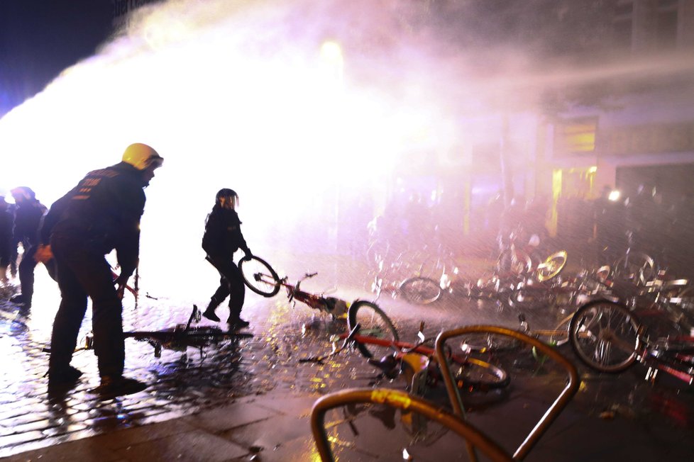 Protesty na summitu G20 v Hamburku