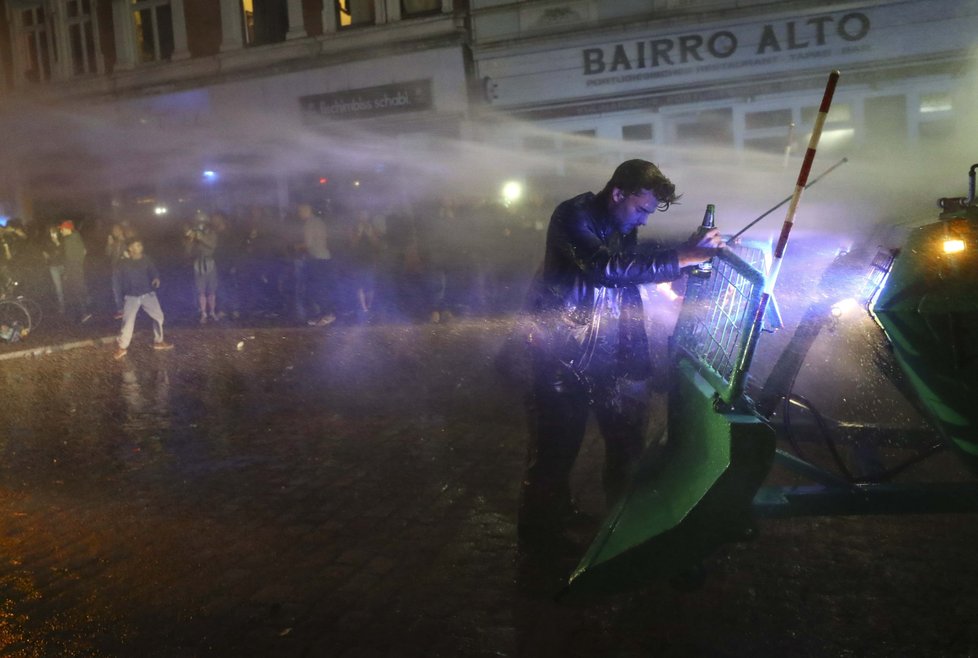 Protesty na summitu G20 v Hamburku