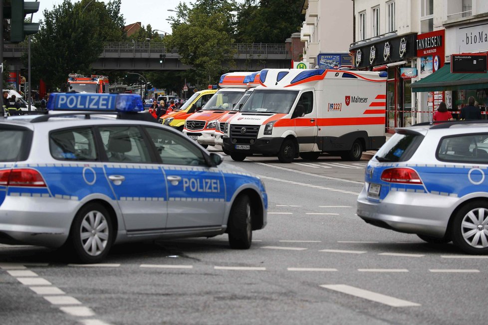 Pachatele útoku v supermarketu v Hamburku policie dopadla do půl hodiny.