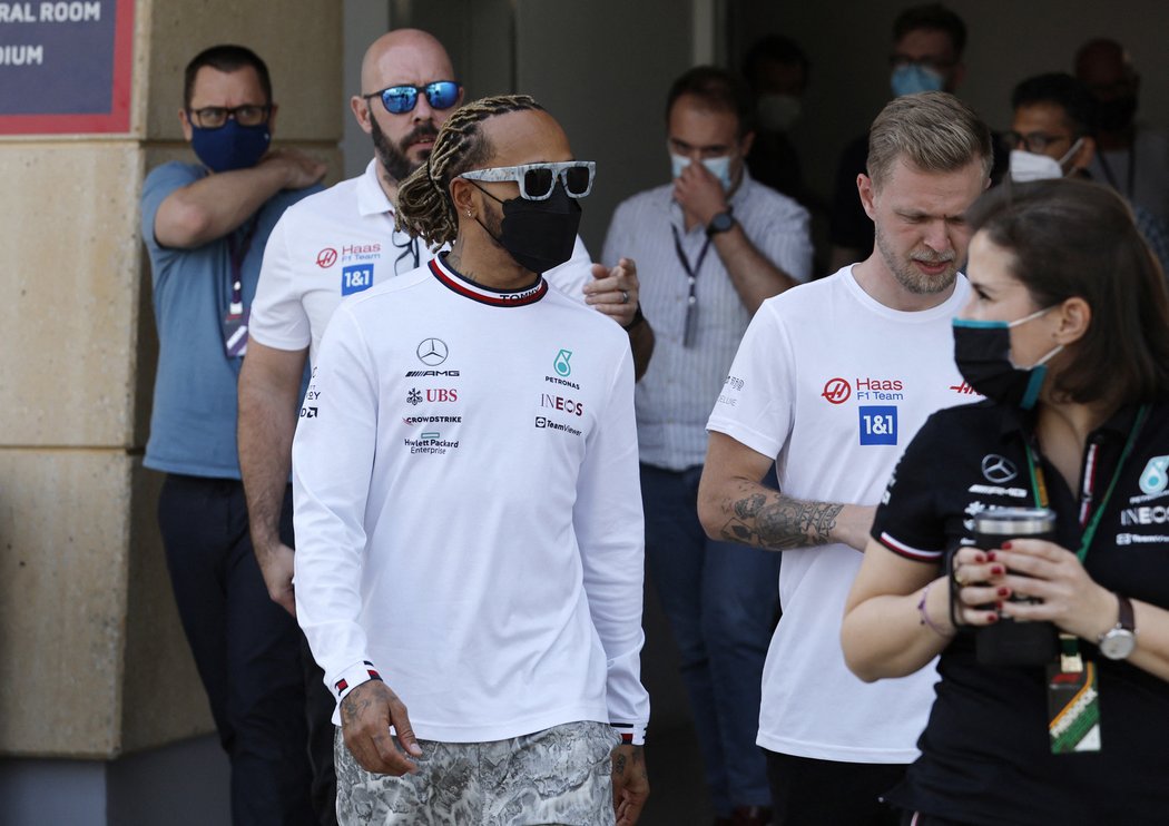 Lewis Hamilton oznámil překvapující zprávu. Změní své jméno!