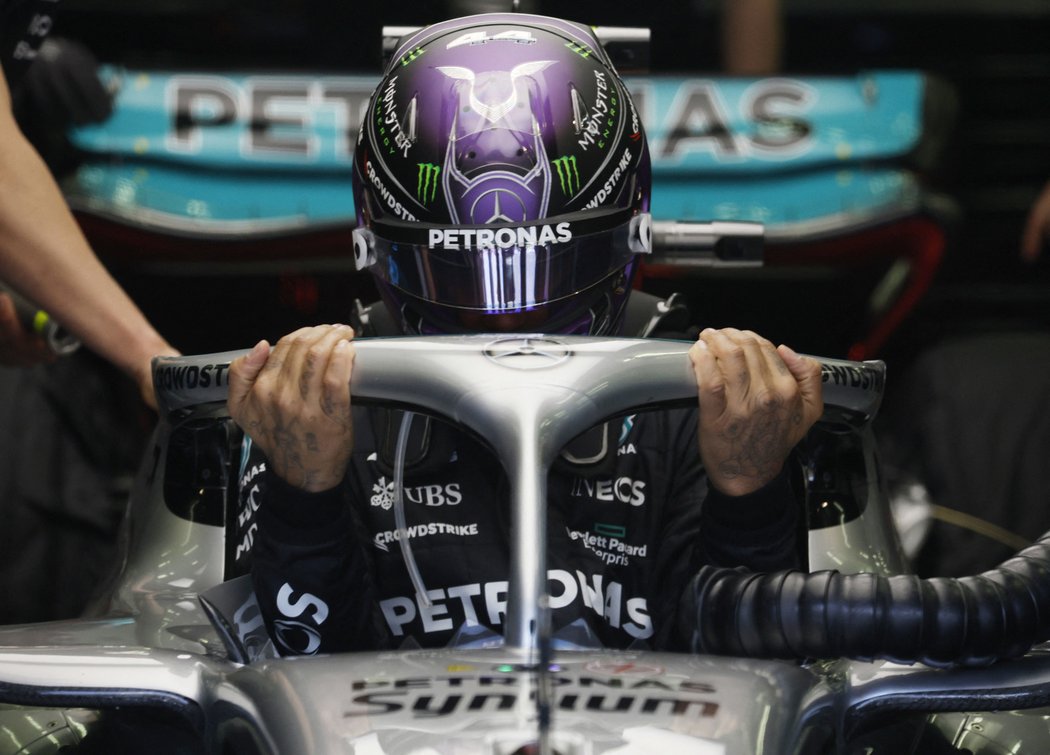 Lewis Hamilton oznámil překvapující zprávu. Změní své jméno!