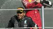 Lewis Hamilton si ve Ferrari přijde na pěkné peníze