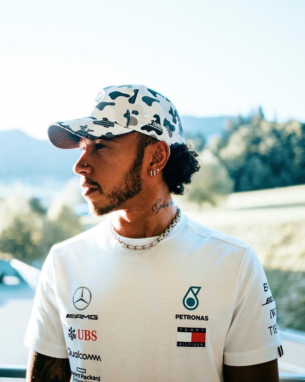 Lewis Hamilton při závodech F1