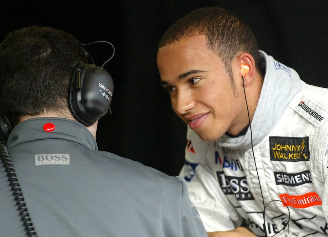 Lewis Hamilton se během svého života ukázal na veřejnosti s mnoha dívkami.