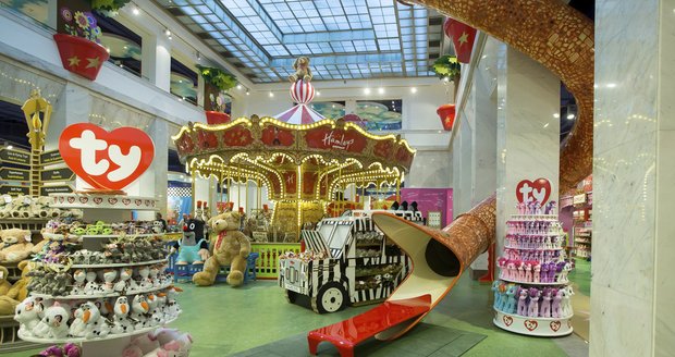 V čem je jiné největší hračkářství ve střední Evropě, které otevřelo v Praze? 