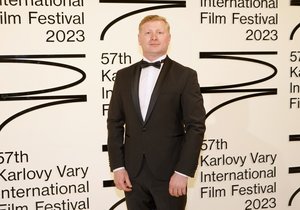 Ladislav Hampl kvůli roli ve filmu Úsvit musel trávit hodiny v silikonové masce.