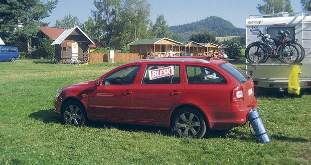 V kempu je 11 chatiček a místo pro 25 karavanů a 130 stanů