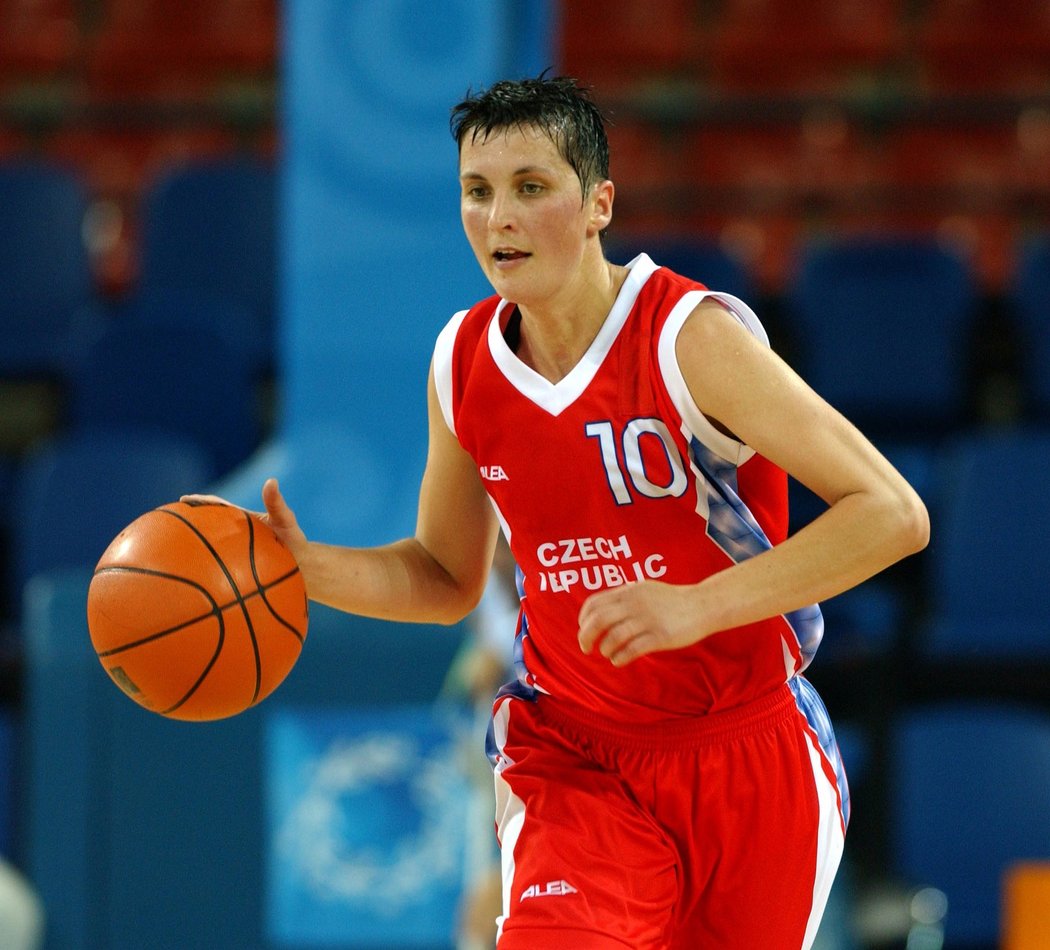 Romana Hamzová, rozená Janálová, je bývalá basketbalová reprezentantka.