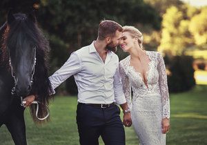 Hana a André Reinders mají na svatebních fotografiích i Hančinu další lásku - koně!