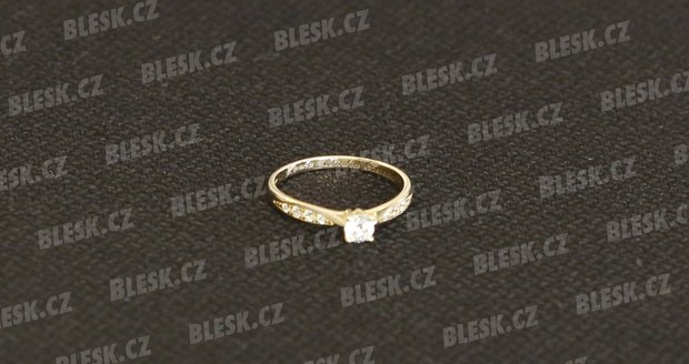 Diamantový prstýnek, který dal Haně Gregorové její mladší snoubenec Ondřej Koptík