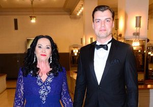 Gregorová s Koptíkem na Česko-Slovenském plese, oba vypadají spokojeně.