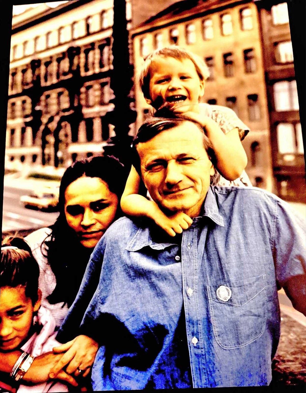 1985 Štastní manželé s malým synem Ondrou a dcerou Rolou.