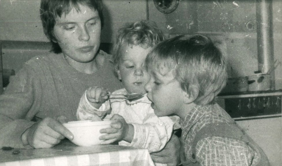Jüptnerová podepsala Chartu 77 v roce 1979, když byla jako samoživitelka se dvěma dětmi na mateřské.