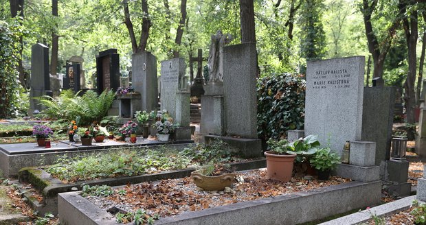 Hrob rodičů Hany Krampolové Václava a Marie