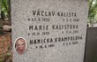 Hanka odpočívá se svými rodiči. Hanka odpočívá se svými rodiči.