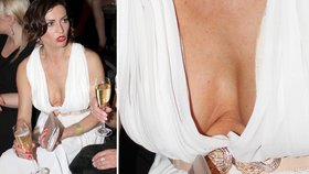 Silikonová Kynychová: Sexy výstřih odhalil zdeformovaná prsa