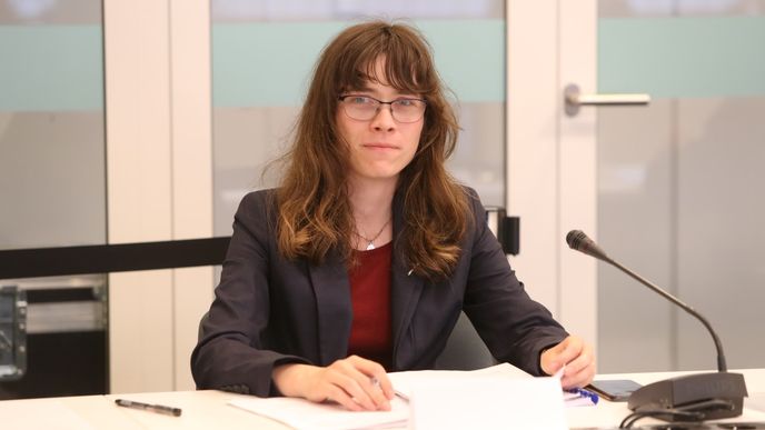 Ekonomka a radní Hana Lipovská na jednání Rady ČT