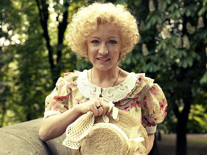 Dlouhé světlé vlasy měla Hana Maciuchová např. v pohádce Čarovné prstýnky (1978)