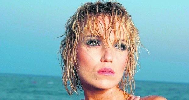 Ve svém prvním kalendáři prý Hana Mašlíková celá prsa neukáže. Neodhaluje je prý ani na pláži v tureckém Beleku.