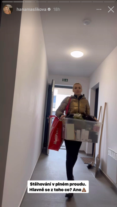 Hana Mašlíková pilně zařizuje nové bydlení.
