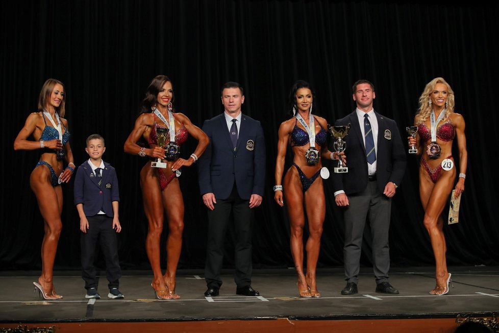 Hana Mašlíková na soutěži Mr. Universe.