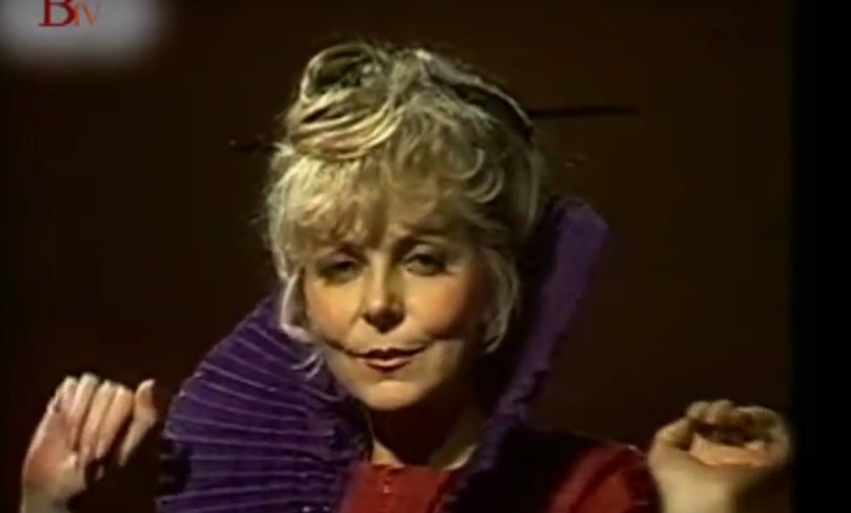 Hana Zagorová v klipu písně Mimořádná linka Praha – Tokio (1982), což je předělanou verzí hitu Japanese Boy.