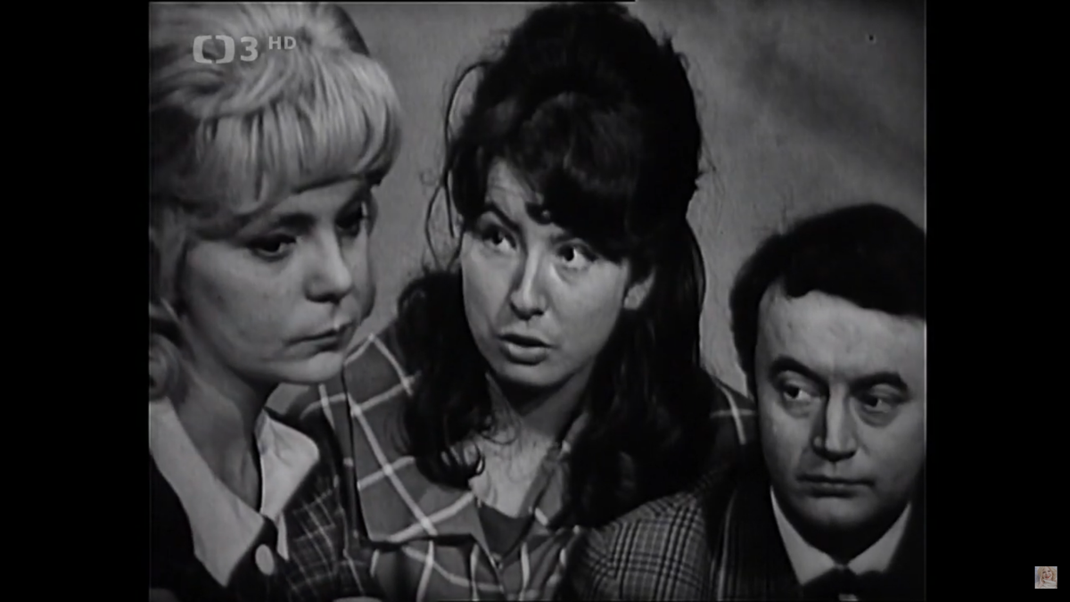 1968: Dana Píchová (vpravo) s Hankou Zagorovou ve filmu Josefína.