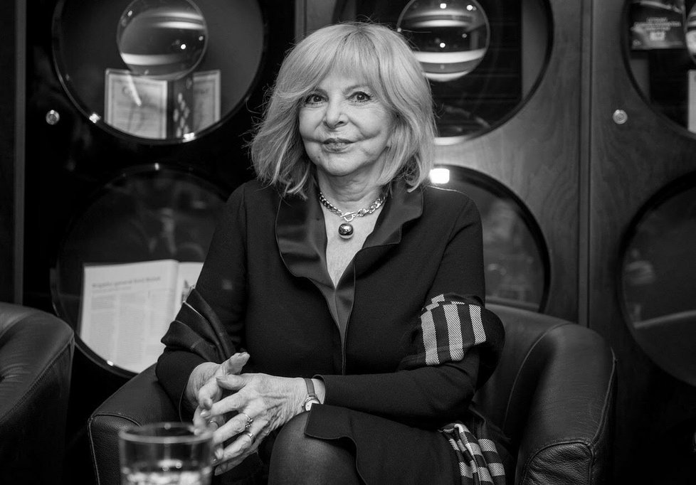 Zemřela hudební legenda Hana Zagorová. Zemřela hudební legenda Hana Zagorová.