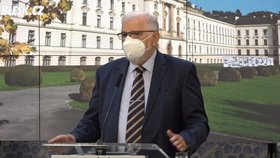 Prezident Svazu průmyslu a dopravy Jaroslav Hanák  na tiskové konferenci po jednání tripartity (12.10.2020)