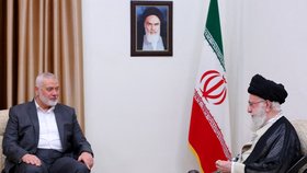 Ismáíla Haníja a íránský lídr Sajjid Alí Chameneí v červnu 2023.