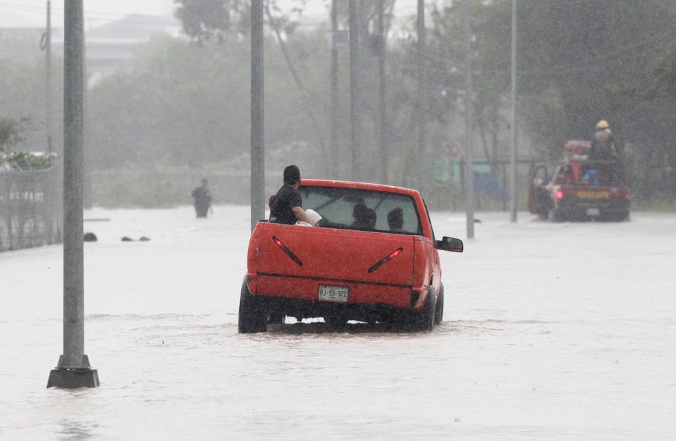 Tropická bouře Hanna zasáhla i Mexiko (27. 7. 2020).