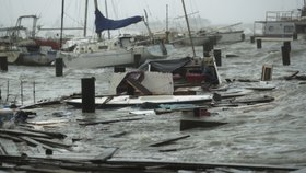 Bouře Hanna způsobila škody na pobřeží Texasu (26.7.2020)