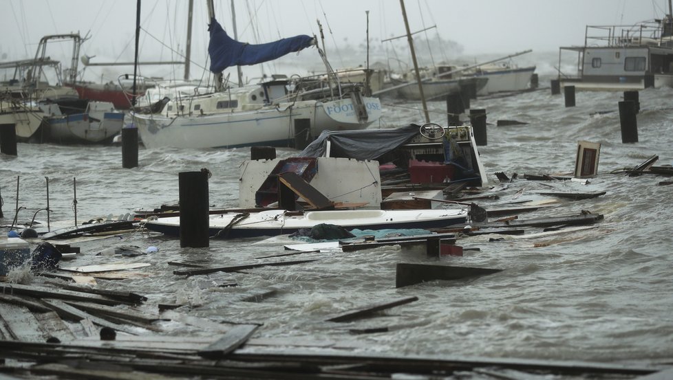 Bouře Hanna způsobila škody na pobřeží Texasu (26.7.2020).