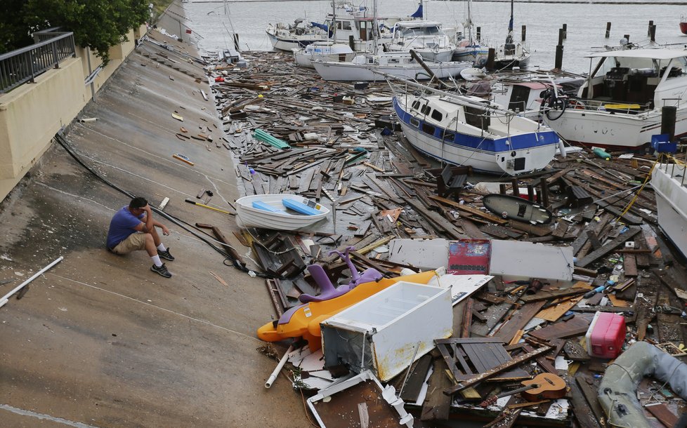 Bouře Hanna způsobila škody na pobřeží Texasu (26.7.2020).