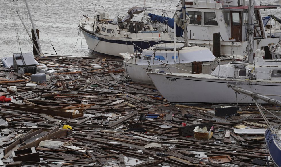 Bouře Hanna způsobila škody na pobřeží Texasu (26.7.2020)