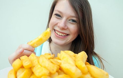 Tomu neuvěříte! 15 let jedla jen hranolky, z jiných jídel měla panický strach