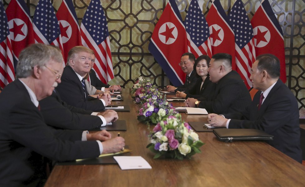 Summit v Hanoji mezi Donaldem Trumpem a Kim Čong-unem pokračuje. Hlavním tématem je denuklearizace, (28.02.2018)