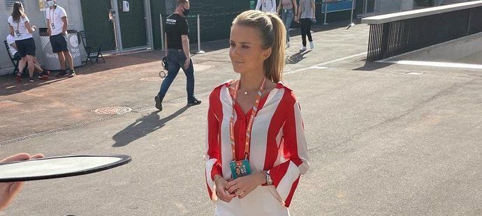 Bývalá pátá hráčka WTA Daniela Hantuchová se našla v roli televizní expertky. Na obrazovce i mimo ni jí to sluší náramně...