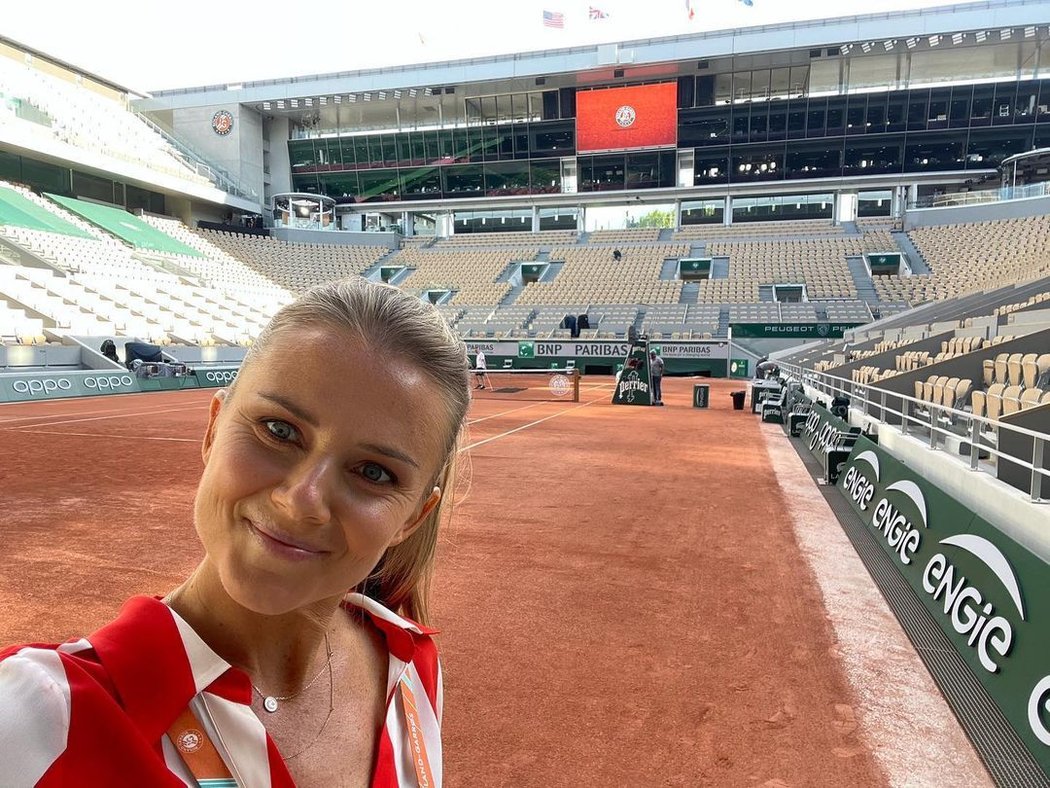 Bývalá pátá hráčka WTA Daniela Hantuchová se našla v roli televizní expertky. Na obrazovce i mimo ni jí to sluší náramně...