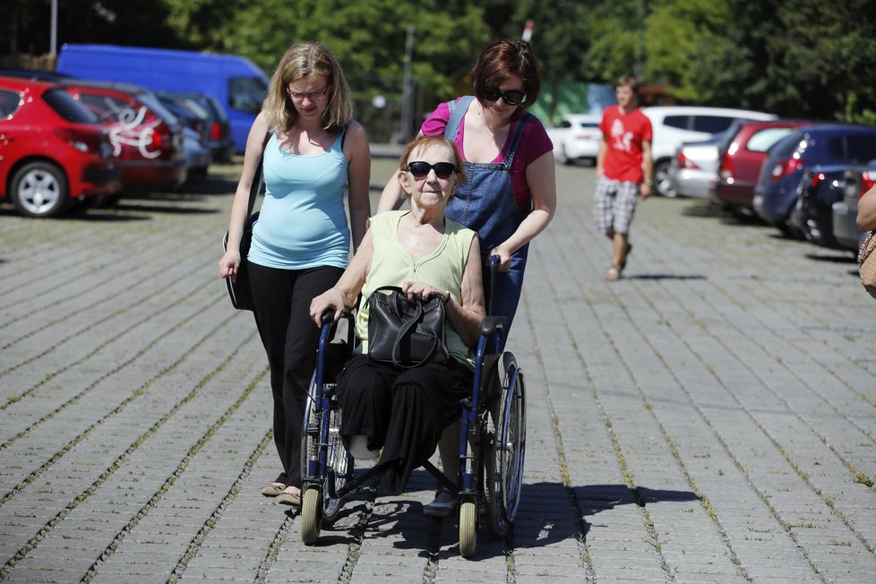 Jaruš s dcerou Klárou a Barborou