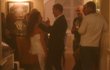 22:00 Svatební párty je v plném proudu, Agáta a Jakub tančí.