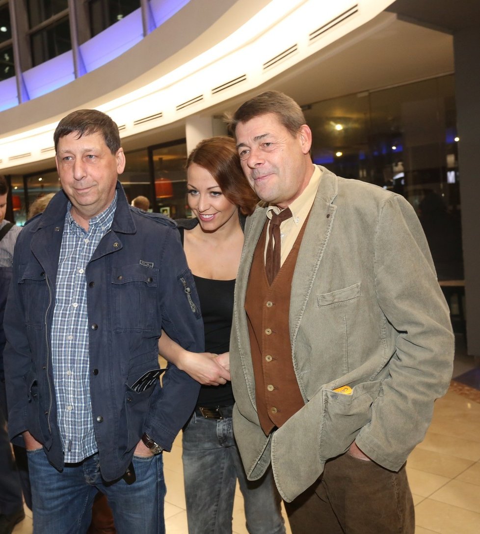 Agáta Hanychová vyvedla do kina dva tatínky, vlastního i nevlastního.
