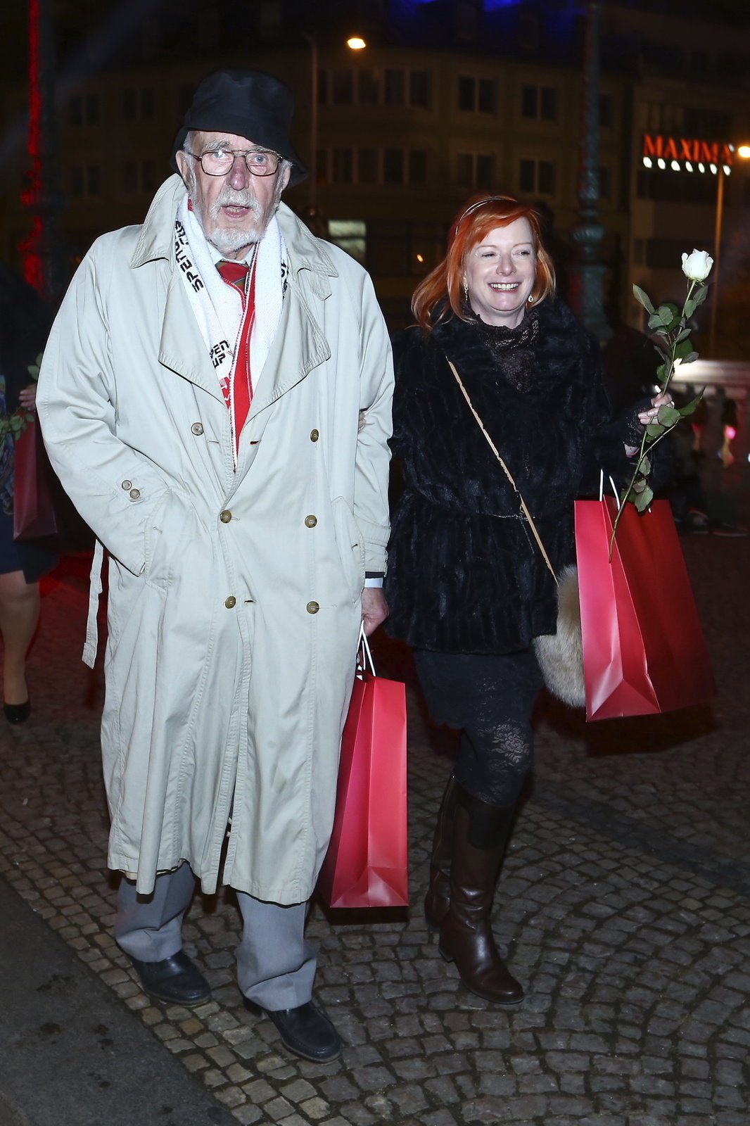 Bára se objevila na oslavě 20. narozenin TV Nova s kamarádem Jiřím Melíškem (81). Známý scenárista, který napsal mimo jiné komedii Ať žijí duchové, v roce 2002 ovdověl. Jeho žena Olga (69), známá manekýna, podlehla rakovině.