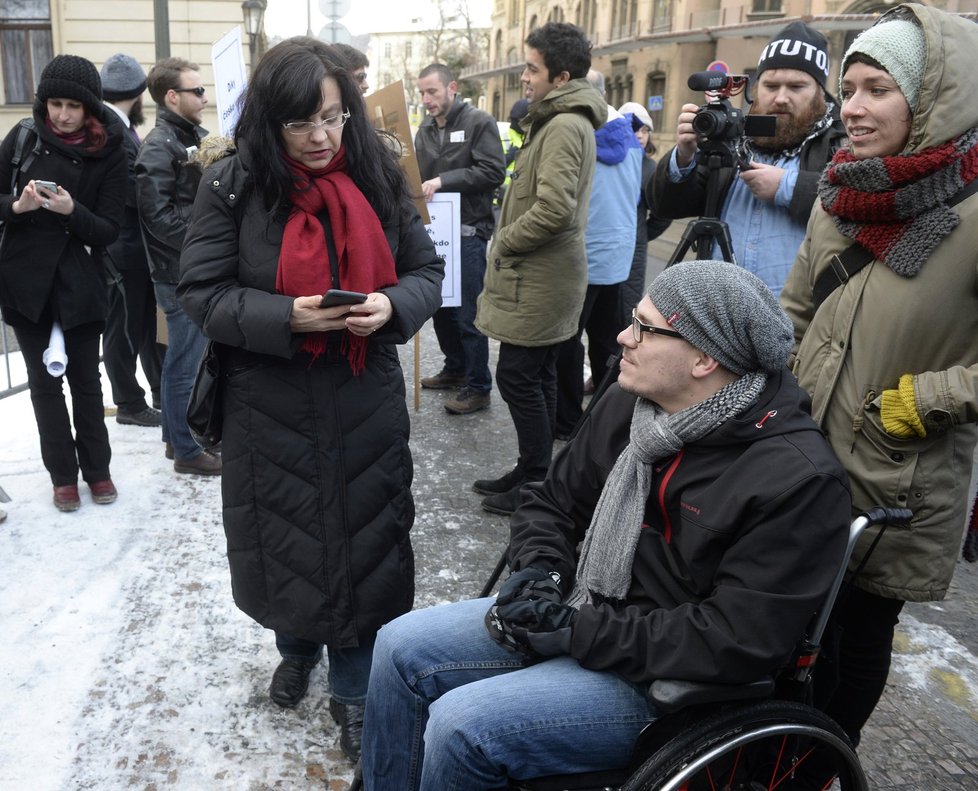 Happeningu za přijetí zákona o sociálním bydlení se zúčastnila i ministryně Michaela Marksová.