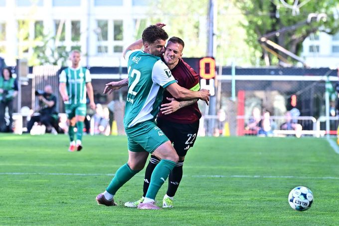 Haraslín byl podrážděný, žádal žluté karty: Potom furt říkají, že ležím na zemi Haraslín byl podrážděný, žádal žluté karty: Potom furt říkají, že ležím na zemi