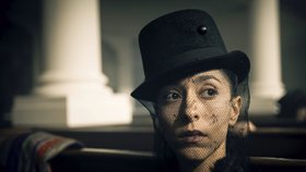 Dobrodruh James Keziah Delaney v podání Toma Hardyho (39) je mužem, který byl na konci světa a zpět se vrací nezvratně změněn v seriálu Taboo na HBO GO.